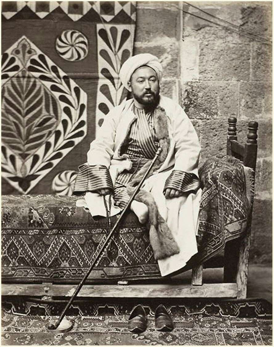 ما نسيه يوسف الحسيني في برنامج حصة تاريخ عن علي وصفية “أشياء لا تستحق التجاهل” الشيخ السادات