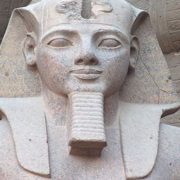 الغرفة الحمراء