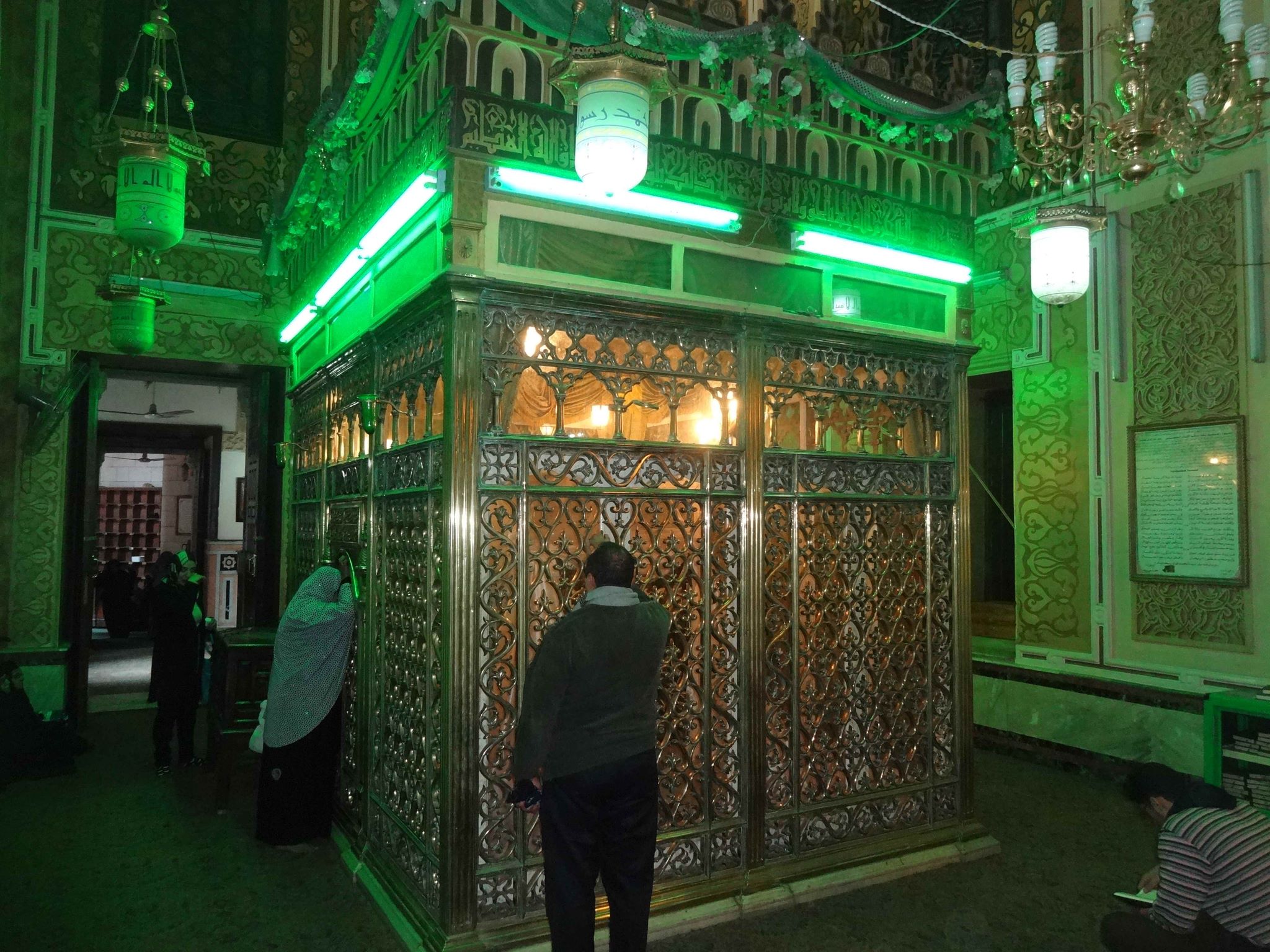 السيدة سكينة (2-2) كيف جاءت إلى مصر وحقيقة ضريحها زوار مقام السيدة سكينة