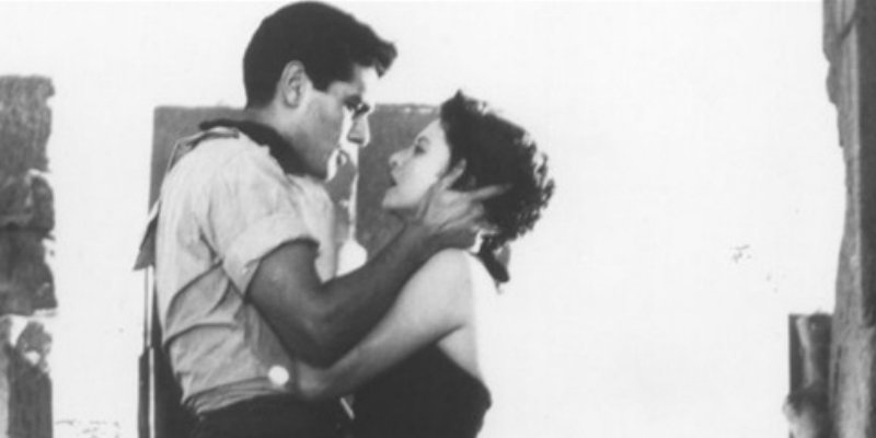 عمر الشريف ........................ القُبلة التي كانت وراء عالمية عمر الشريف