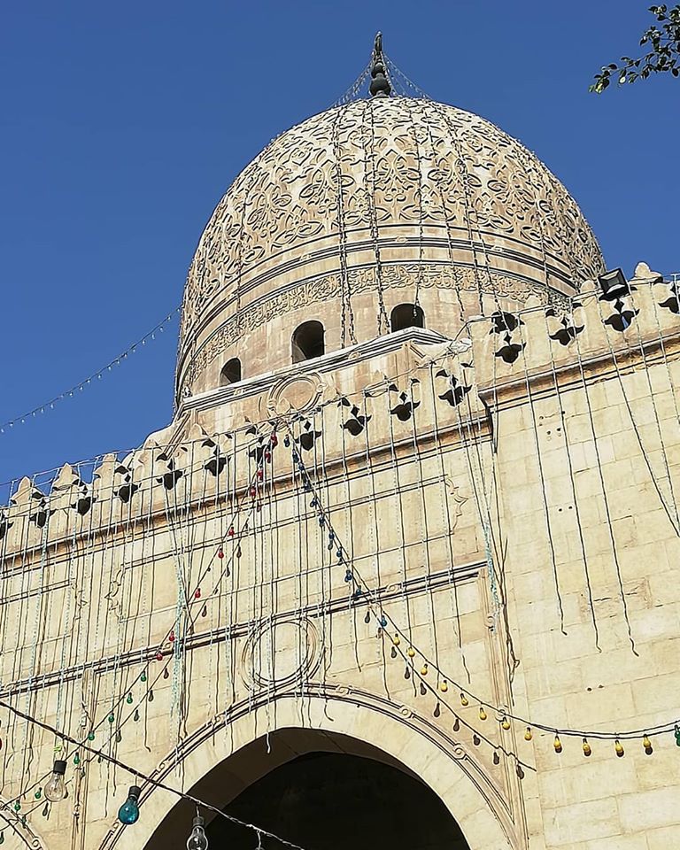 السيدة سكينة (1-2) لماذا سُمِّيت آمنة وما تأثير كربلاء على نفسها ؟ قبة مسجد السيدة سكينة رضي الله عنها