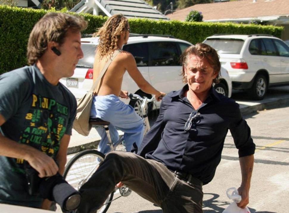 من هم الباباراتزي ؟ الباباراتزي