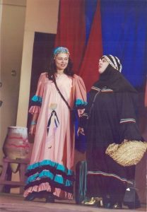 نيفين مندور..الحسناء الوسيمة”أم غمازة” التي أتلفها الكوكايين نيفين مندور في إحدى المسرحيات