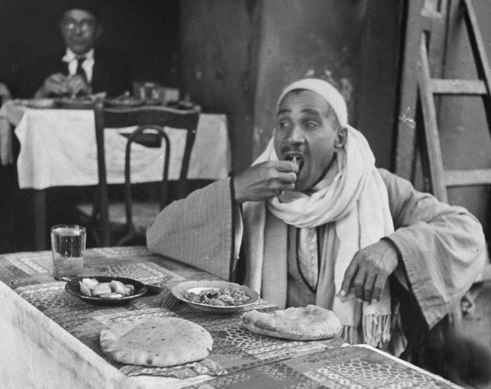 وأنا على الربابة بغني.. نورت مصر مصر