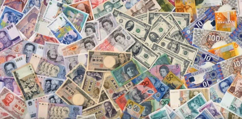 من هم الباباراتزي ؟ الباباراتزي