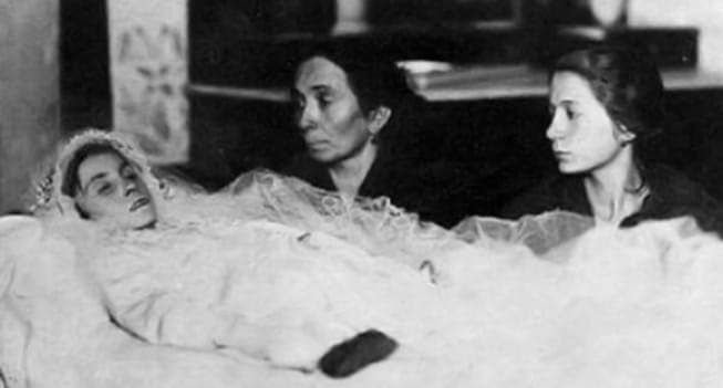 “أناليس ميشيل”.. بطلة أفلام الرعب الحقيقية.. ذهبت لتحقق حلمها في الجامعة فانتهت حياتها أناليس