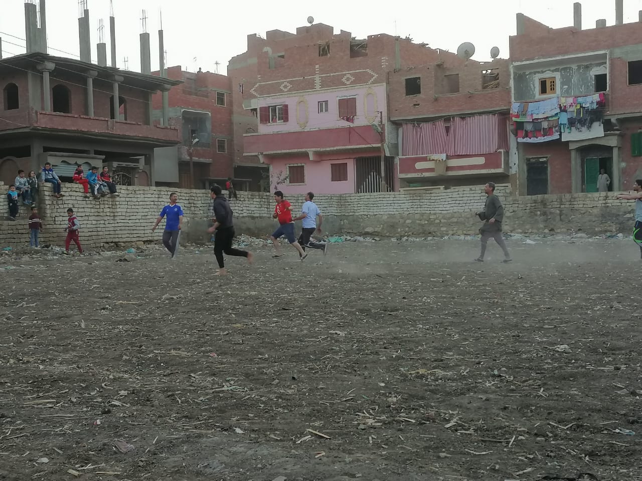 دوري لكرة القدم في إحدى قرى بني سويف تحت اسم فيروس كورونا دوري لكرة القدم في إحدى قرى بني سويف تحت اسم فيروس كورونا