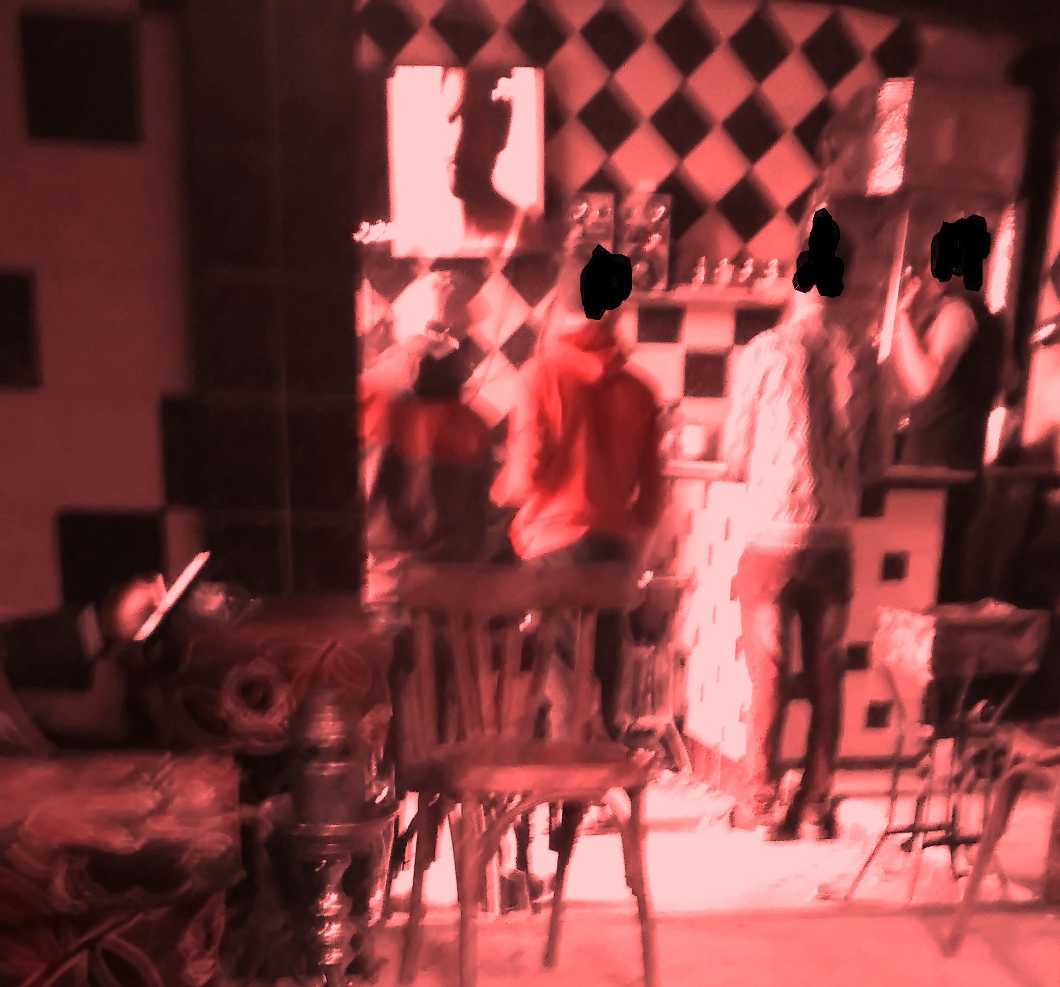 رغم الحظر .. شيشة ومخدرات ونكت عن كورونا في أحد مقاهي فيصل الحظر وإغلاق المقاهي..شيشة ومخدرات ونكت عن كورونا في أحد مقاهي فيصل