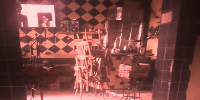 الحظر وإغلاق المقاهي..شيشة ومخدرات ونكت عن كورونا في أحد مقاهي فيصل