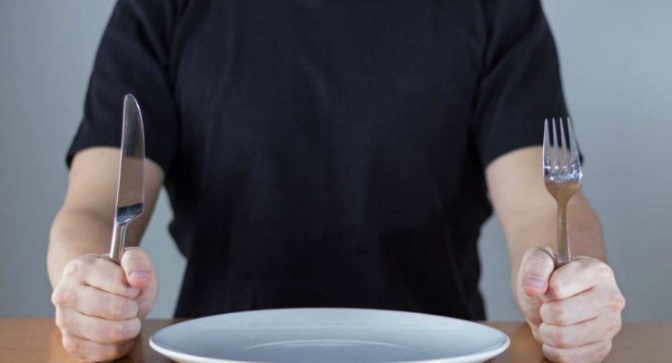 أشياء لا تفعلها "وانت جعان" ........... شرب القهوة ومضغ اللبان والتسوق