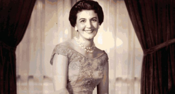 السفيرة عزيزة