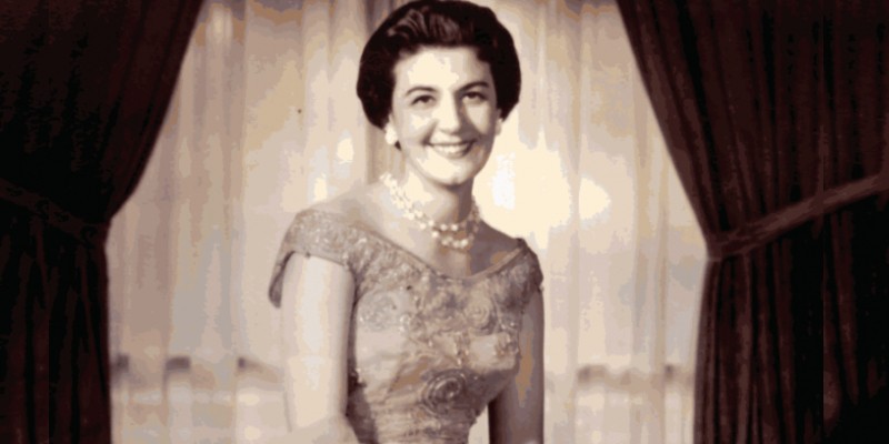 السفيرة عزيزة