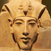 أخناتون لم يكن موحدا ولا نبيا ولا قائد ثورة.......... مجرد ديكتاتور آخر