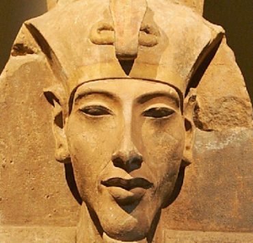 أخناتون لم يكن موحدا ولا نبيا ولا قائد ثورة.......... مجرد ديكتاتور آخر