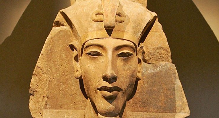 أخناتون لم يكن موحدا ولا نبيا ولا قائد ثورة.......... مجرد ديكتاتور آخر