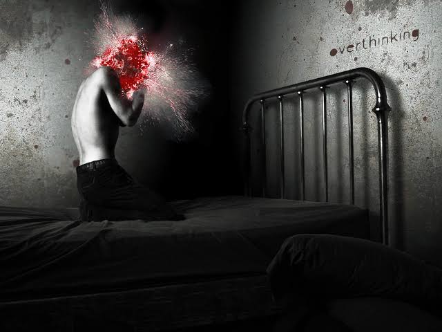 بتعاني من الأوفر ثينكينج ومش عارف تنام؟ تعالى اعرف الأسباب الأوفر ثينكينج