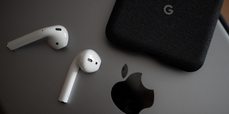 كفية توصيل AirPods واستخدامها للمرة الأولى مع مختلف الأجهزة وأنظمة التشغيل