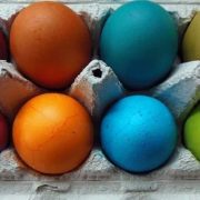 البيض ألوان كتير .................................البيض ألوان كتير .........
