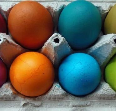 البيض ألوان كتير .................................البيض ألوان كتير .........