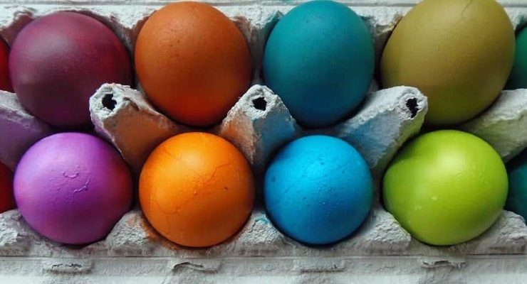 البيض ألوان كتير .................................البيض ألوان كتير .........