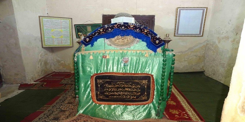 سياحة أضرحة