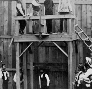 الحسد والصدفة .. أسباب دخول فاتن حمامة للفن رجل