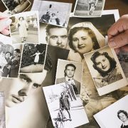 الدليل الكامل لكيفية تحويل الصور القديمة إلى نسخ رقمية باستخدام هاتفك الذكي