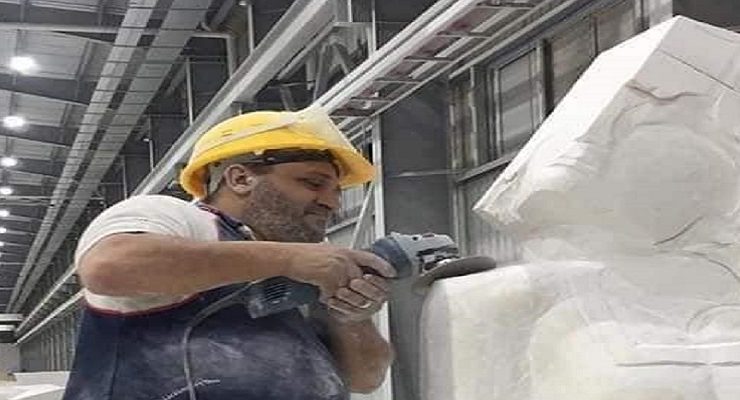 تمثال مصر تنهض