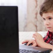 كيفية حجب المواقع على ويندوز 10 لحماية أطفالنا وتوفير بيئة آمنة لهم