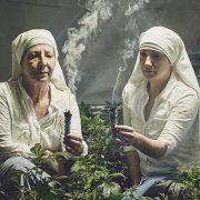 قصة راهبات يجنين ما يقرب من مليون جنيه إسترليني من الحشيش سنويًا