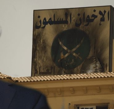 أبلة فضيلة لأسامة الباز :خد بالك من الواد جمال أصله تنك قوي ده مش زي أبوه مش هيحميك وأسامة : بس يا بت إبراهيم منير