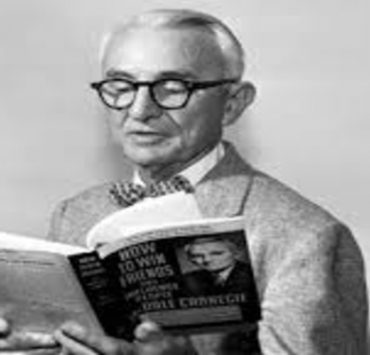 ديل كارينجي صاحب كتاب دع القلق وابدأ الحياة