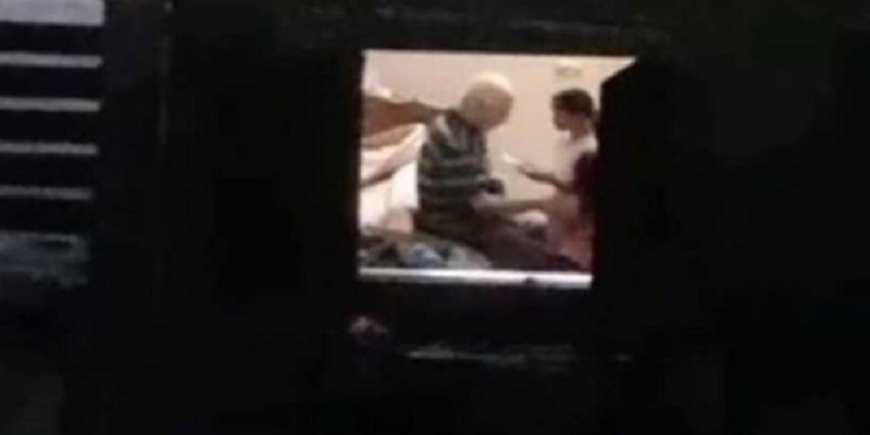 بعد قضية تحرش المدرس المسن بطفلتين .. كيف أحمي طفلي من التحرش ؟ المدرس المسن