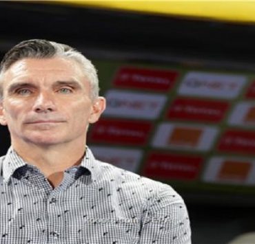 واتس أحمد وسماح الرسالة الثالثة: لماذا لا يبوح الرجل بالسر كاملاً حتى لأقرب الناس له؟ أحمد وسماح