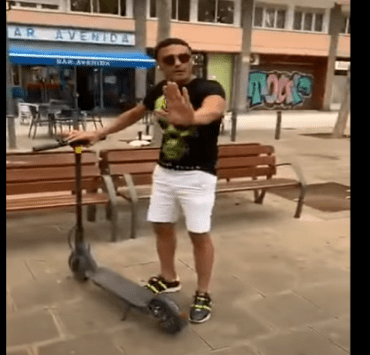 محمد علي في فيديو الاسكوتر