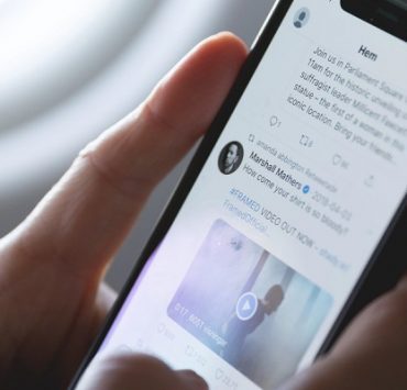 كيفية انشاء حساب ثاني في تويتر للتحويل بين الحسابين بسهولة على الهاتف أو عبر الموقع