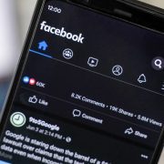 تعرف على كيفية تغيير اللغة في فيسبوك من خلال الموقع أو تطبيق الهواتف الذكية