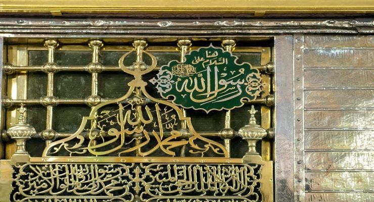 النبي محمد حي في قبره يصلي