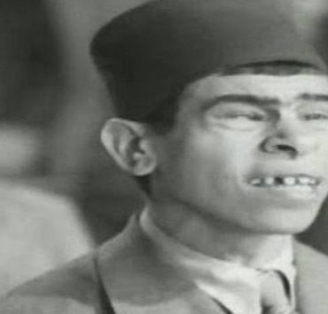 “ما تخبرنا به المقابر.. ” زيارة لقبر أحمد مظهر بك صفا الجميل اكتشفه عبد الوهاب وادعى أن أسمهان تحبه ...................