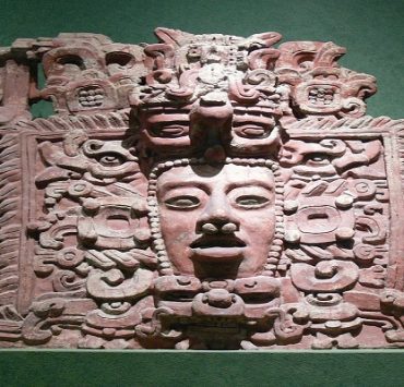 فلاش جوردن .. الشخصية الشرقية صاحبة الصراع الطويل مع سوبر مان مجسّم قناع المايا يعكس فترة ما بعد الكلاسيكيّة