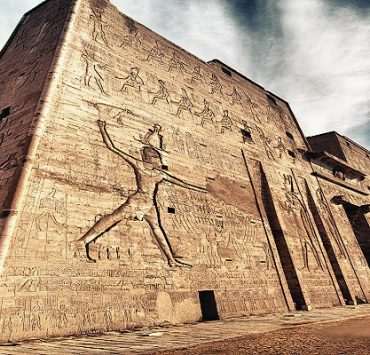 معبد إدفو في أسوان