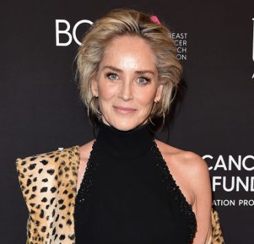 “متخليهوش يضحك عليكي باسم الغيرة” الدين يحرم تجسس الخاطب على مخطوبته شارون ستون