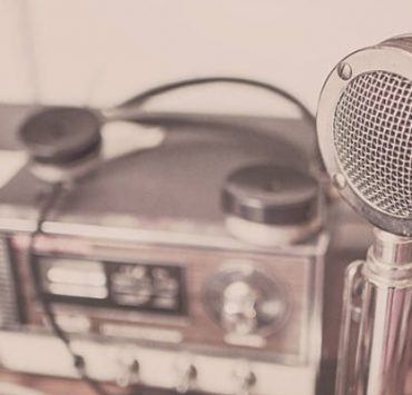 بعد الحلقة الأولى من “ما وراء الطبيعة” : عمرو سلامة وأحمد أمين امتياز .. عمل يرضي الراحل أحمد خالد توفيق محطة إذاعية