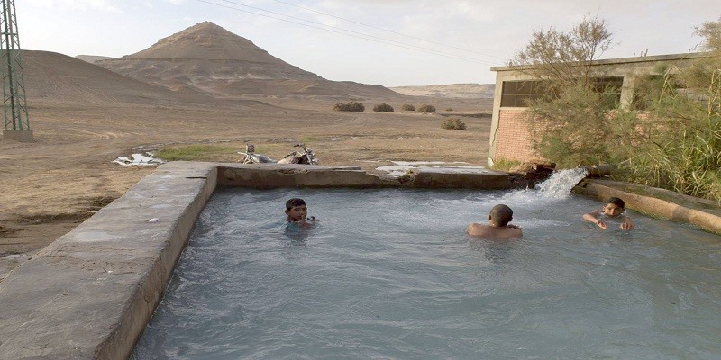 المياه الكبريتية.. هدية سيناء لأصحاب الأمراض الروماتيزمية المياه الكبريتية