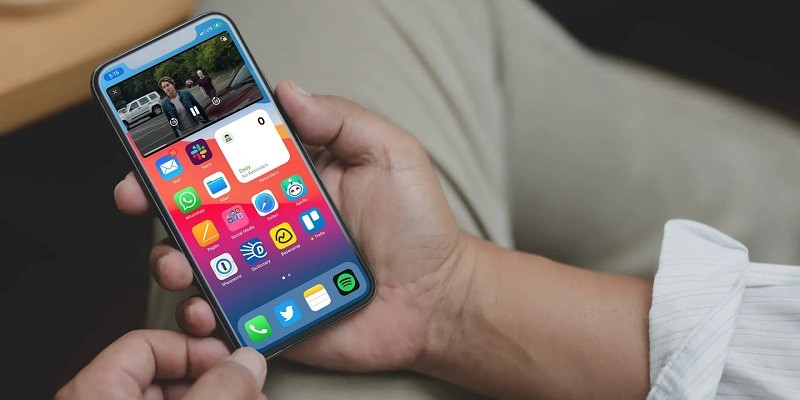 كيفية استخدام خاصية صورة داخل صورة في iOS 14 والتطبيقات المتوافقة معها