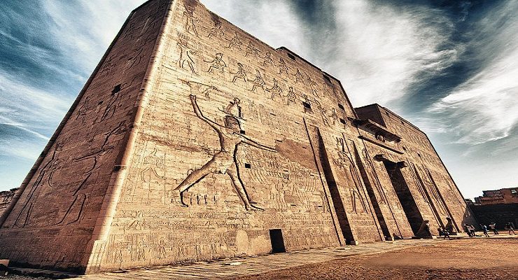 معبد إدفو في أسوان