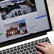 شارك لحظات حياتك الهامة مع أصدقائك من خلال استخدام خاصية فيسبوك Life Event