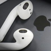 كيفية البحث عن سماعات AirPods المفقودة عبر تطبيق Find My وخدمات iCloud