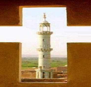 مأذنة من وسط الصليب