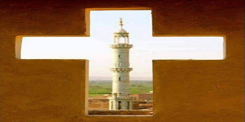 مأذنة من وسط الصليب